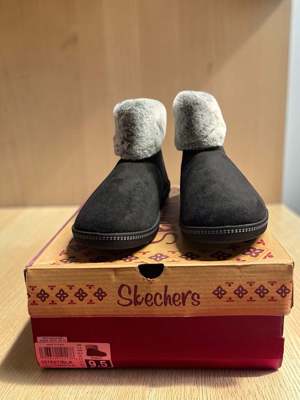 Skechers Women's Cozy Campfire - Meant To Be Black Slippers Size 9.5